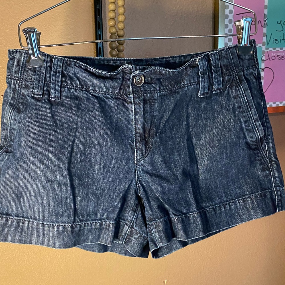SALE🏖️ sale Women’s jean denim shorts by Ann Taylor Loft. Size 2 blue denim